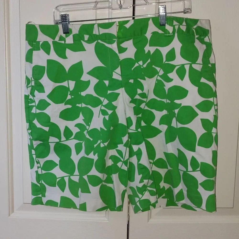 Izod green and white leaf print shorts Sz 16